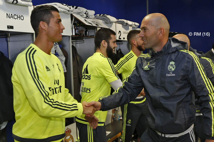 Zidane com Cristiano Ronaldo (Foto: Divulgação / Real Madrid)