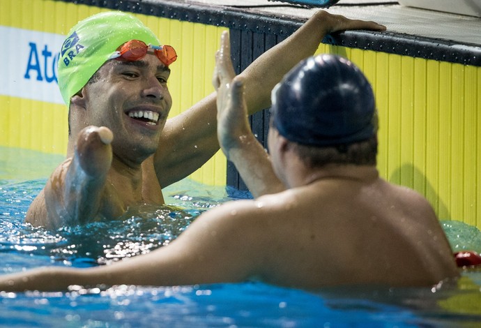 Daniel Dias e Clodoaldo Silva após a prova dos 50m livre S5 em Toronto (Foto: Jonne Roriz/MPIX/CPB)