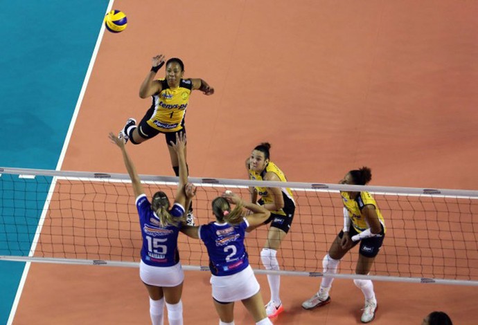 Minas Praia Clube Superliga Feminina 2015 (Foto: Orlando Bento/Minas)