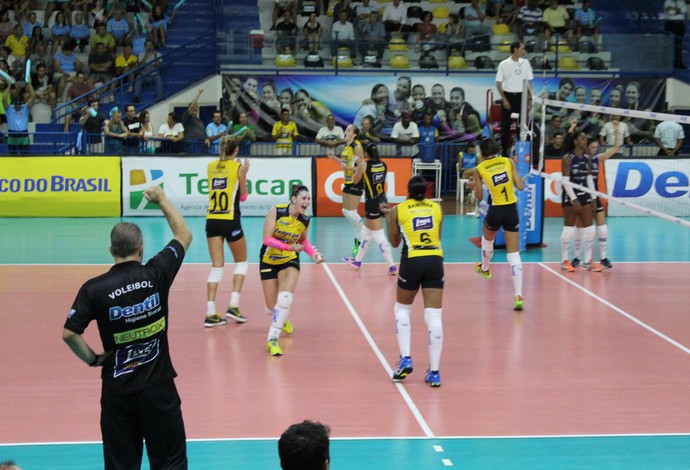 Praia Clube Uberlândia Brasília Superliga Feminina de vôlei (Foto: Praia Clube/Divulgação)