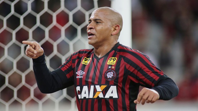 walter atlético-pr x avaí brasileiro arena da baixada (Foto: Giuliano Gomes/PR Press)