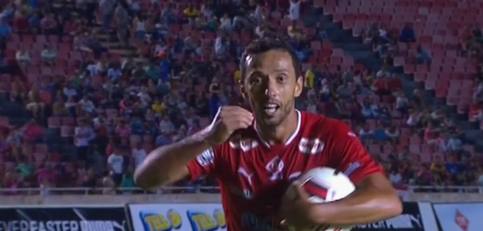 Nenê comemora gol em jogo beneficente (Foto: Reprodução SporTV)