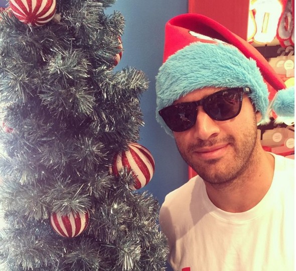 Bruno Schmidt, que forma dupla com Alison no vôlei de praia, vestiu gorro do Papai Noel (Foto: Reprodução/Instagram)