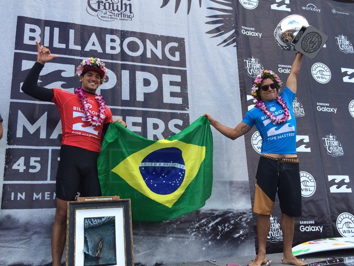 Adriano de Souza, o Mineirinho, é campeão mundial de surfe na 11 etapa do circuito mundial em Pipeline no Havaí. Gabriel Medina vence a Triplice Coroa Havaiana (Foto: David Abramvezt)