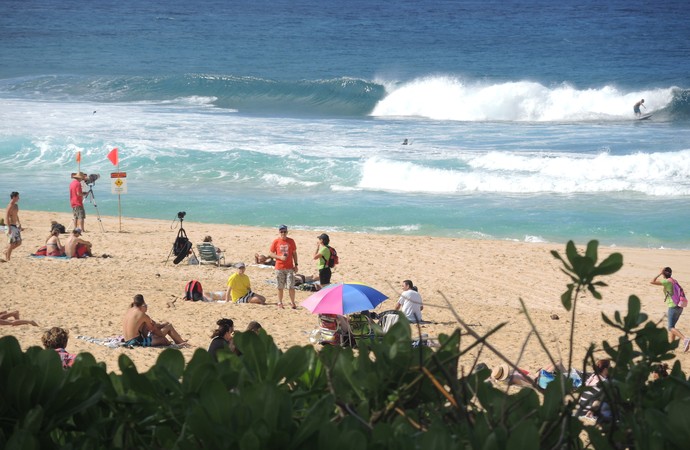 Ondas em Pipeline nesta terça-feira - circuito mundial de surfe (Foto: David Abramvezt)