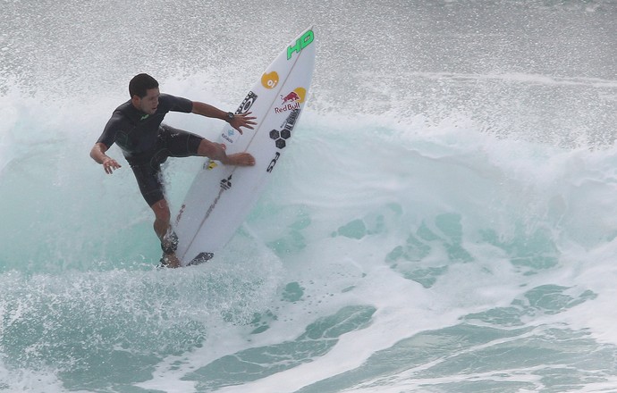 Adriano de Souza Mineirinho treino Pipeline surfe (Foto: Marcio Fernandes/Estadão)