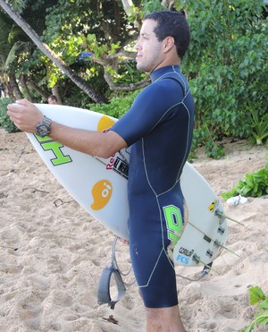 Adriano de Souza Mineirinho treino em Pipeline (Foto: David Abramvezt)