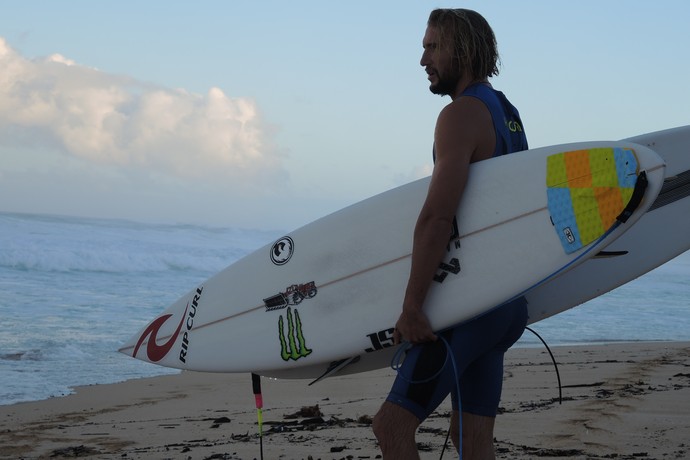 Owen Wright treino Pipeline surfe (Foto: David Abramvezt)