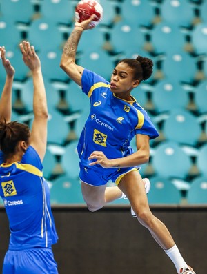 Aos 19 anos, Bruna Paula é a mais nova da seleção brasileira (Foto: Wander Roberto/Photo&Grafia)