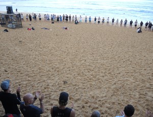 Homenagem a Andy Irons em Pipeline (Foto: David Abramvezt)