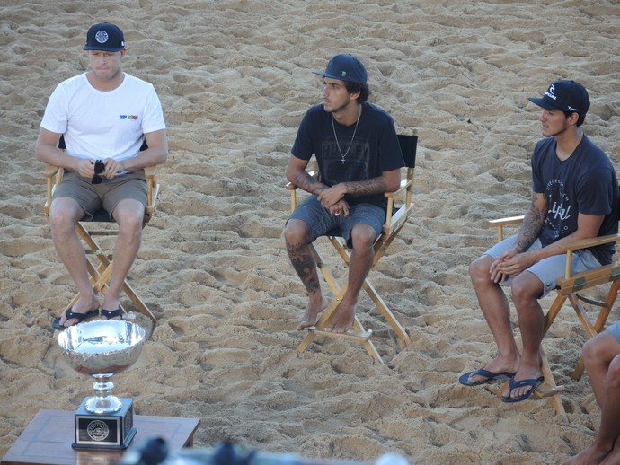 Mick Fanning, Filipe Toledo e Gabriel Medina em entrevista no Havaí (Foto: David Abramvezt)