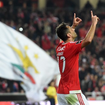 Jonas Benfica x Acadêmica (Foto: AFP)