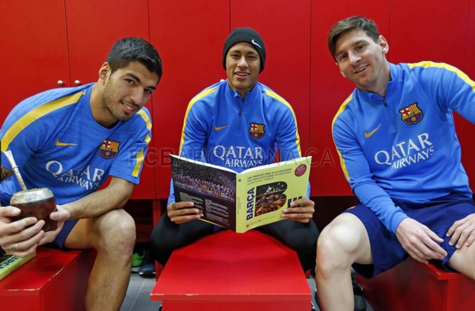 Neymar, Luis Suárez e Messi - livro Barcelona  (Foto: Miguel Ruiz / Barcelona)