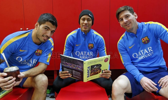 Neymar, Luis Suárez e Messi - livro Barcelona  (Foto: Miguel Ruiz / Barcelona)