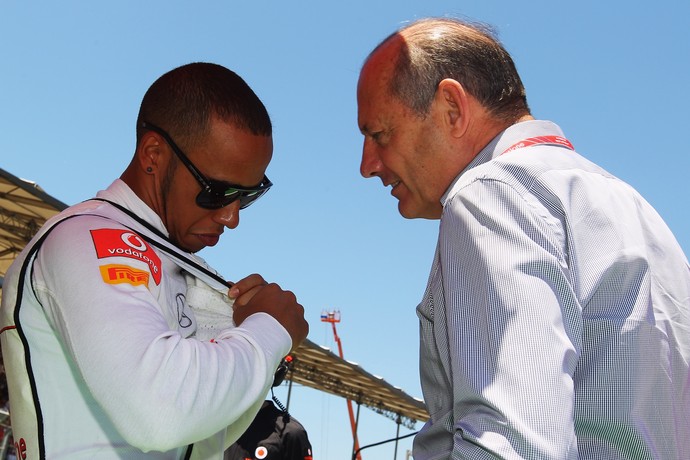 Ron Dennis acredita que Lewis Hamilton possa se sentir atraído de volta para a McLaren nos próximos anos (Foto: Getty Images)