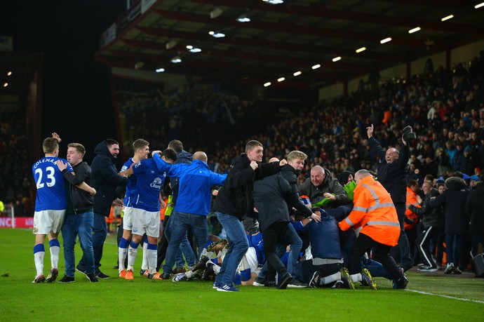 Torcida Everton gol Barkley (Foto: AFP)