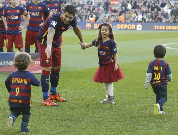 Luis Suarez com os filhos Delfina e Benjamin - e Thiago filho de Messi