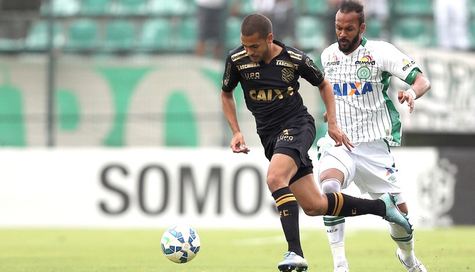 Clayton e Bruno Silva, Figueirense X Chapecoense (Foto: Cristiano Andujar / Estadão Conteúdo )