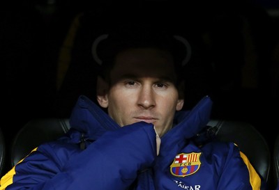 Messi banco Barcelona x Real Madrid (Foto: EFE)