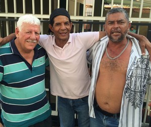 Torcedores do Atlético-MG e Cruzeiro fizeram companhia ao americano, tudo na paz (Foto: Maurício Paulucci)