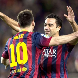 Xavi comemoração gol no jogo do Barcelona e Almeria (Foto: EFE)