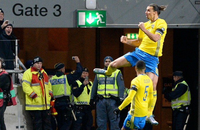 Ibrahimovic Suécia Dinamarca (Foto: AFP)