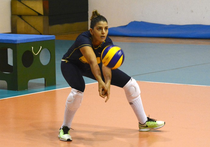 Mari Paraíba no treino, em Saquarema, antes do Sul-Americano (Foto: Divulgação/CBV)