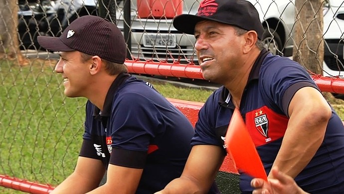 Gilberto Pereira, técnico do Atlético-GO (Foto: Reprodução/TV Anhanguera)