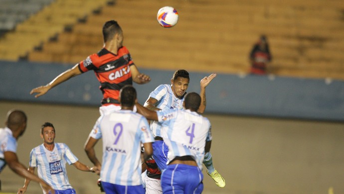 Atlético-GO x Macaé no Serra Dourada (Foto: Cristiano Borges/O Popular)