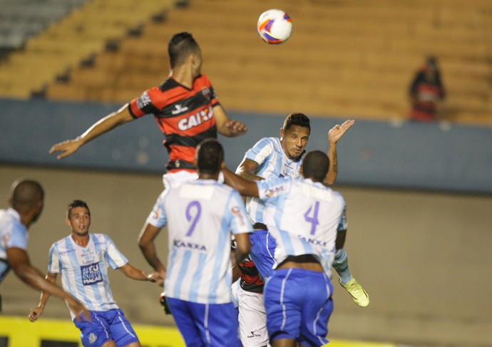 Atlético-GO x Macaé no Serra Dourada (Foto: Cristiano Borges/O Popular)