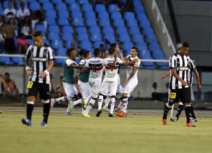 Botafogo x Santa Cruz comemoração (Foto: André Durão / GloboEsporte.com)