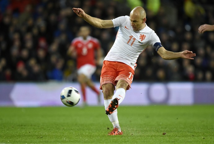 Robben - Holanda - PAís de Gales (Foto: Reuters)