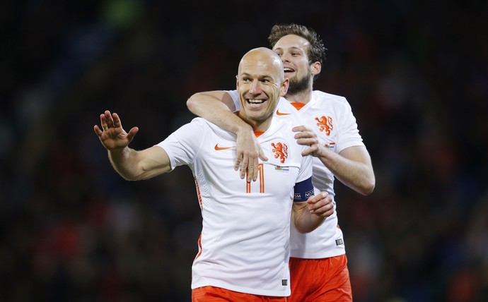 Robben - Holanda - PAís de Gales (Foto: Reuters)