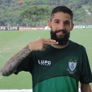 Tony prometeu tirar a barba caso o time consiga o acesso (Foto: Lucas Borges)