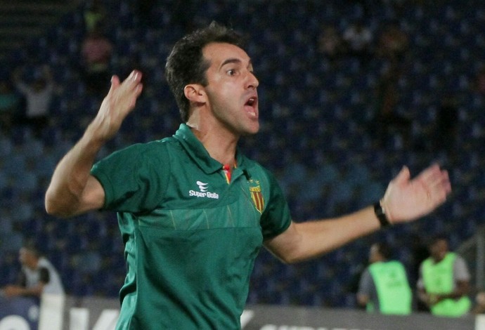 Léo Condé durante na vitória sobre o Atlético-GO, última partida do Sampaio (Foto: Biamam Prado / O Estado)