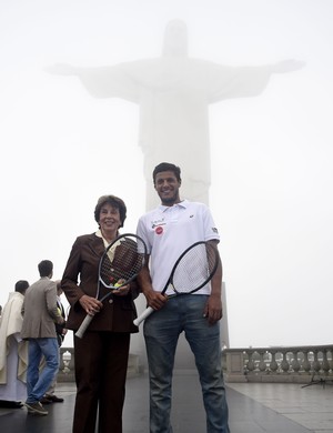 Maria Esther Bueno e Feijão ação Rio Open no Cristo Redentor (Foto: André Durão)