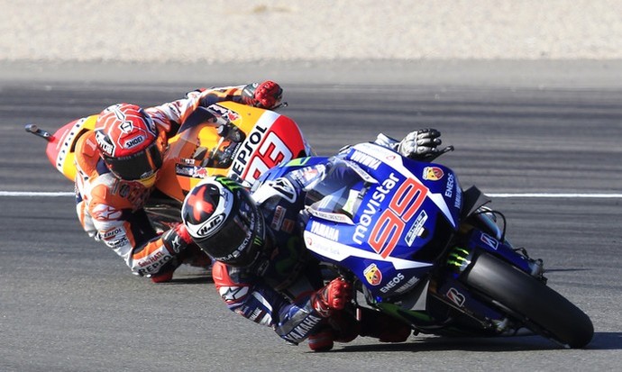 Jorge Lorenzo liderou o GP de Valência de ponta a ponta, mas sempre com a proximidade de Marc Márquez (Foto: AP)