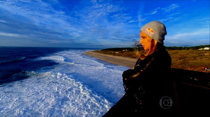 Maya Gabeira em Portugal (Foto: Reprodução TV Globo)