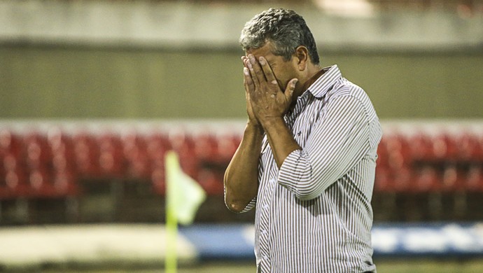 Gilberto Pereira, técnico do Atlético-GO (Foto: Ailton Cruz/Gazeta de Alagoas)