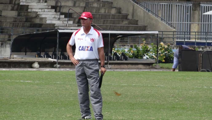 Mazola Júnior, técnico do CRB (Foto: Leonardo Freire/GloboEsporte.com)