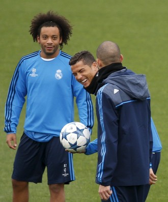 Marcelo e Cristiano Ronaldo treino Real Madrid (Foto: Reuters/Susana Vera)