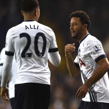 Mousa Dembele Tottenham x Aston Villa (Foto: Reuters)