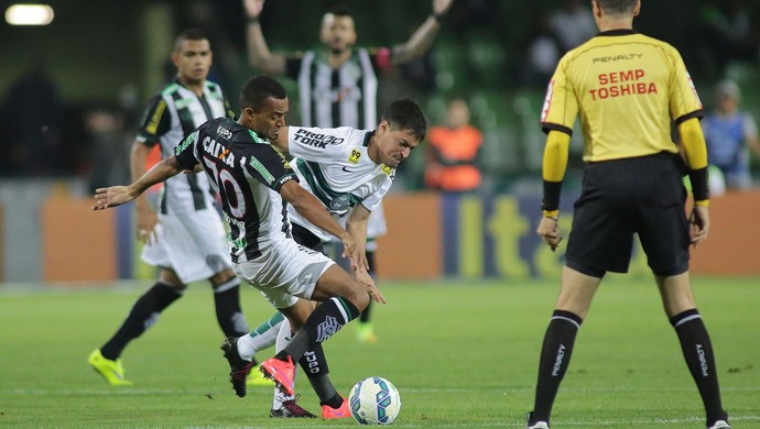 Couto Pereira Coritiba x Figueirense (Foto: Giuliano Gomes/PR PRESS)