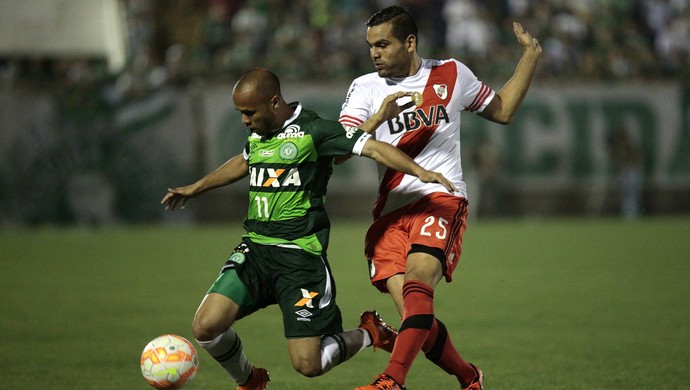 Ananias e Mercado, Chapecoense x River Plate, Copa Sul-Americana (Foto: EFE)