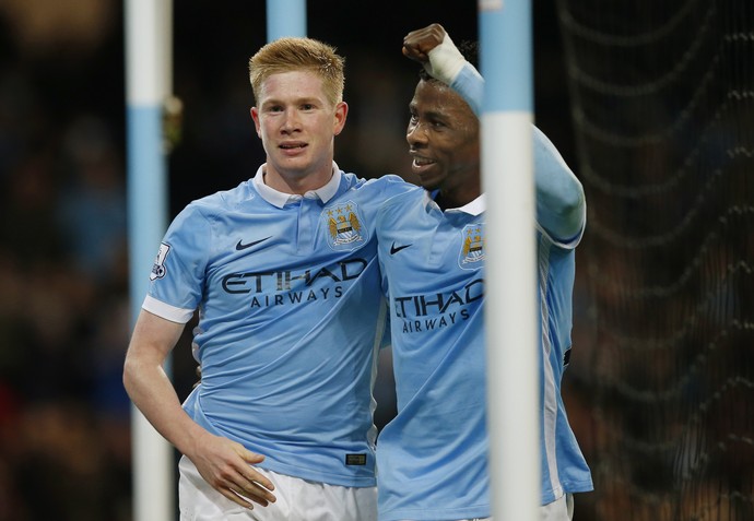 Kevin De Bruyne celebra gol com Kelechi Iheanacho (Foto: Reuters / Andrew Yates)