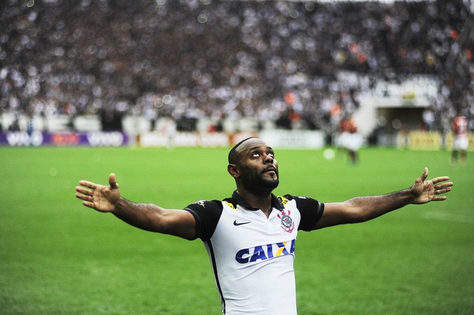 Vagner Love Corinthians (Foto: Marcos Ribolli)