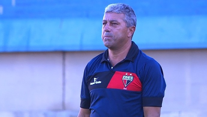 Gilberto Pereira, técnico do Atlético-GO (Foto: Reprodução / PFC)