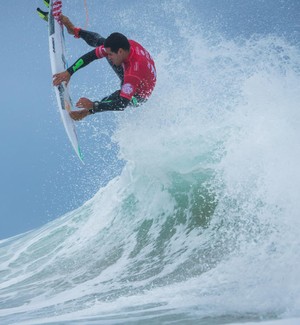 Adriano de Souza Mineirinho repescagem Peniche surfe (Foto: Divulgação/WSL)