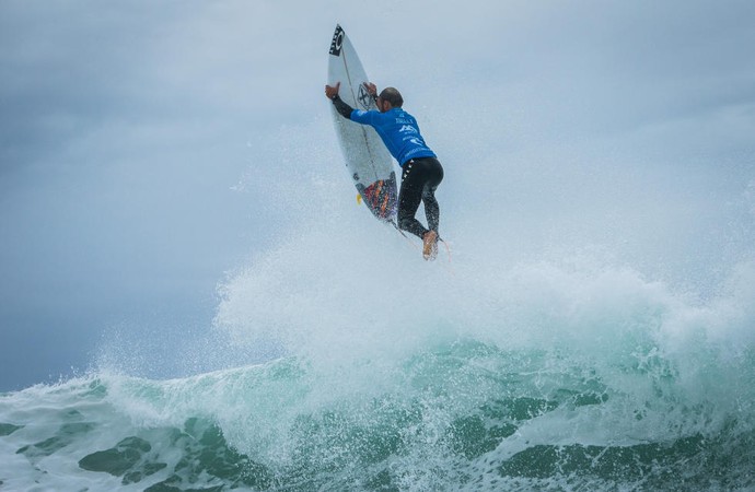 Caio Ibelli segunda fase Peniche surfe (Foto: Divulgação/WSL)