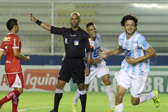 Fernando Neto comemora gol, Macaé x Mogi Mirim (Foto: Tiago Ferreira/ Macaé Esportes)